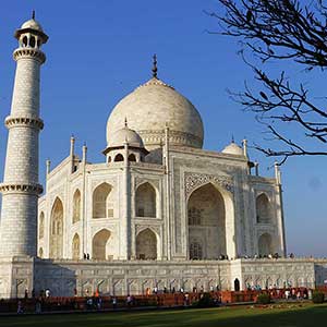 Agra Tourism – Visit the Taj Mahal and Explore Mughal Heritage, Forts & Local Craftsmanship