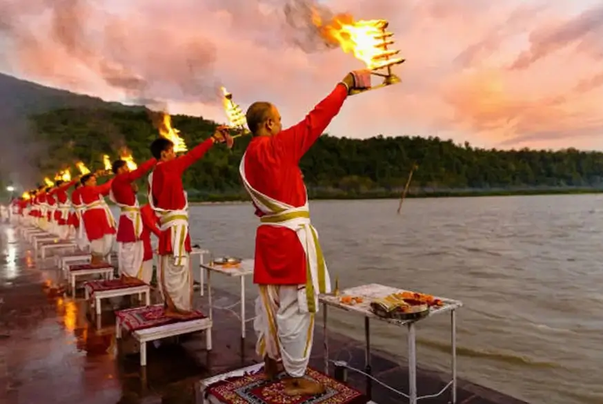 Golden Triangle Tour with Khajuraho and Varanasi